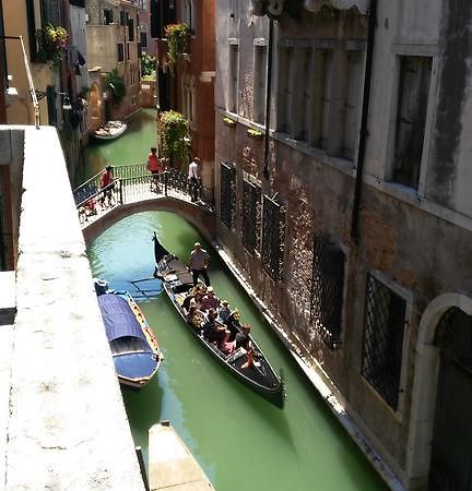 Balcone sul canale Veneţia Exterior foto