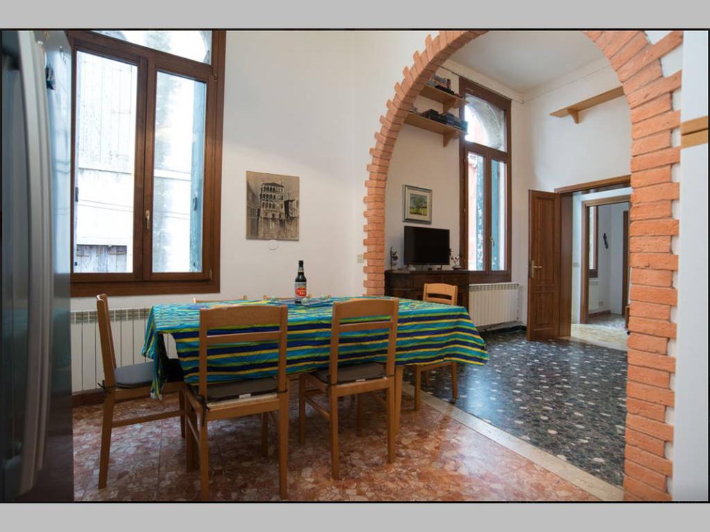 Balcone sul canale Veneţia Exterior foto