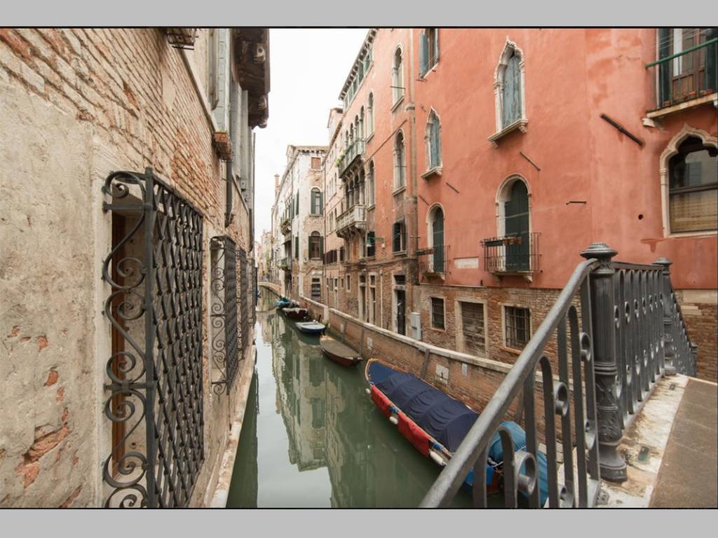 Balcone sul canale Veneţia Exterior foto