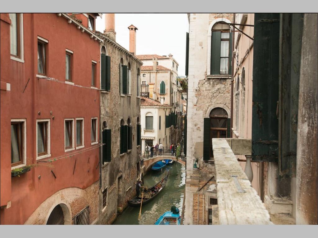 Balcone sul canale Veneţia Exterior foto