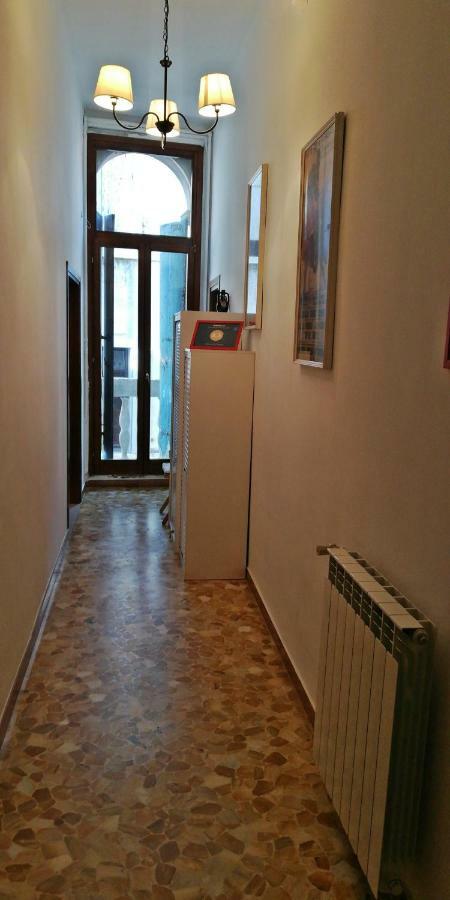 Balcone sul canale Veneţia Exterior foto