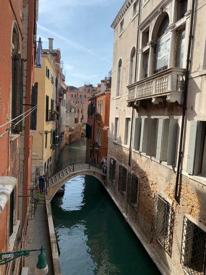 Balcone sul canale Veneţia Exterior foto