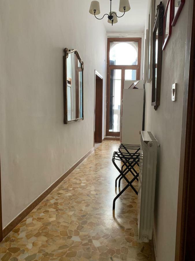 Balcone sul canale Veneţia Exterior foto