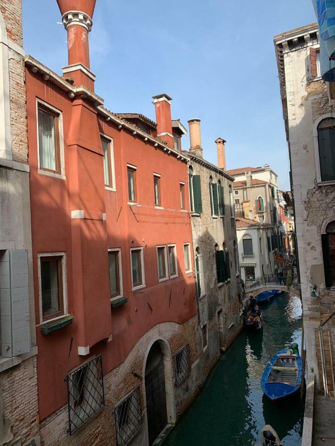 Balcone sul canale Veneţia Exterior foto
